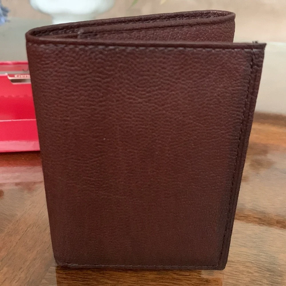 John Weitz Genuine Leather Trifold Wallet Brown gift boxed American Designer New